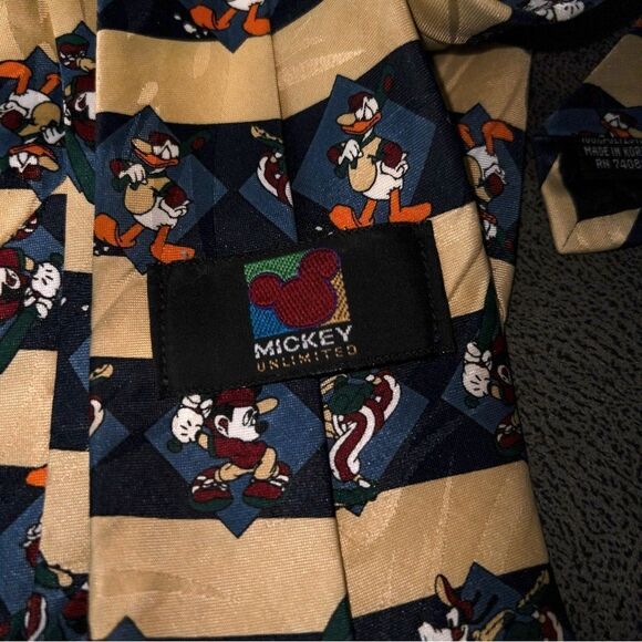 Vintage Mickey Unlimited‎ & Friends Baseball Tie - Picture 6 of 6